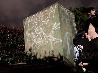ME FOLLO A MI HERMANASTRA EN LA CALLE POR LA NOCHE SIN QUE NADIE NOS VEA - EXLOVERX