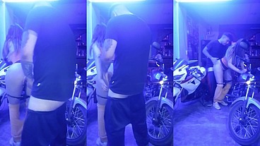 TENIENDO SEXO CON EL MECANICO DESPUES DE QUE ARREGLO MI MOTO