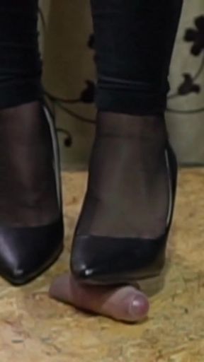 Calaca penis until ejaculation   Clip 1