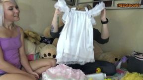 jessica teaches olivia how to put you back in diapers