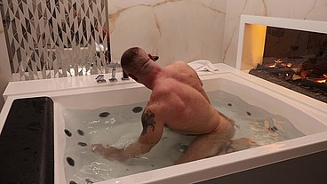 Liquid Power: Hairy Muscle Stud in a Premium Jacuzzi Session (4K)