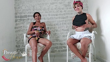 Sabrina Prezotte a travesti do pau grande visita sua amiga Daniela Santos Solosts1 e faz uma putaria com ela.
