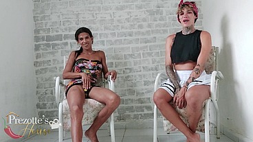 Sabrina Prezotte a travesti do pau grande visita sua amiga Daniela Santos Solosts1 e faz uma putaria com ela.