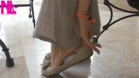 Ballet Flats Shoeplaying on Barefoot