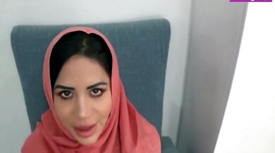 Iranian milf in hijab takes it deep on the living room rug
