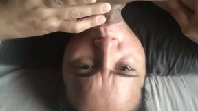 Mi vecino me propone pagar mi renta a cambio me metió su pene hasta el fondo