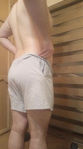 Beefy stud goes commando and shows off