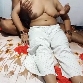 Hot indian bhabhi having romance.