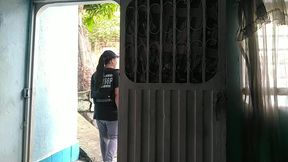 Hot MILF gets a surprise creampie from the delivery guy