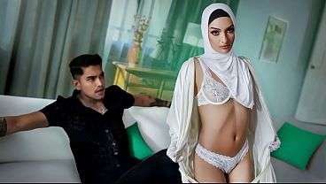 Hijabi Hottie Breaks All Rules With Her American Fuck Buddy