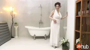 Maki Koizumi teases big dick with her talented tongue