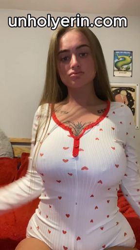 Watch this horny tattooed teen can't stop trembling as her fingers slides in deeper