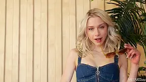 Scarlett Hampton In Make It Clear