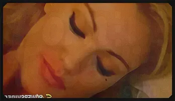 Alexa Knight Solo Play with Vibrator in HD