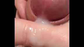 Pau duro gozando na punheta