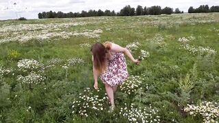 Blonde Vulgar inside Nature and Jerk Off into the Field