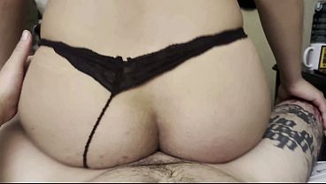 Me corro la tanga y le doy sentones a mi hermanastro, POV: ma&ntilde_anero
