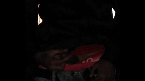 Video vintage. C'_&egrave_ chi guarda i film in tv e c'_&egrave_ chi guarda i video porno.Ma l'_effetto &egrave_ travolgente. Mi masturbo.