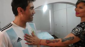 veo al service del asensor en el pasillo y lo entro a casa , mira como lo dejo...