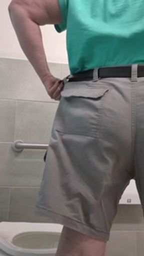 P1SSQUEEN holds her pee in the Tanning Bed