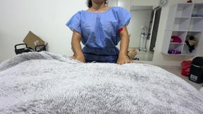 I went to the doctor for knee pain and she grabbed my cock