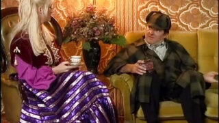 As MILFs Alexandra Ross e Elena Nikulina recebem uma surra anal com gozo na boca de David Perry.