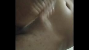 Gozando muito no banho