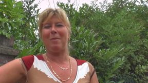 Mature Blondes Finger Wet Pussies in Steamy Threesome