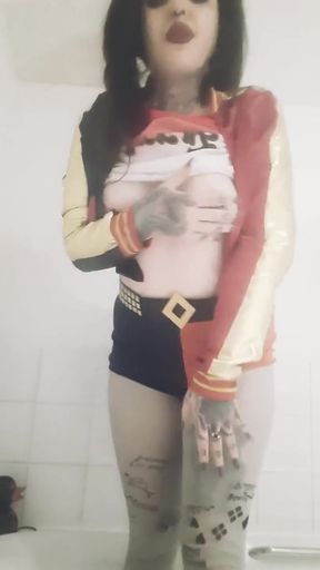 Peeing in Harley Quinn Cosplay!