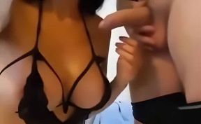 il me fait une faciale dans la reserve