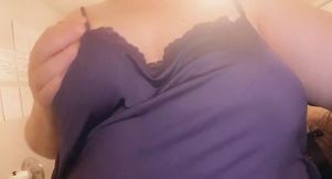 ThickMilflis play with my juicy tits