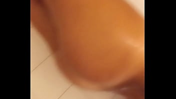 Je me film sous la douche