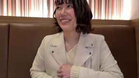 【『アナタより好きな人に気持ち良くしてもらってます...。』不倫と快楽に沼る美人妻】担当ホストに頼まれ店のトイレで自撮りオナニー！公共の場でも構わず絶頂&rarr_旦那じゃ届かない膣奥ピストンにメスイキ不貞性交SEX! 【しろうとハメ撮り＃まこ＃29歳＃ショップ店員】