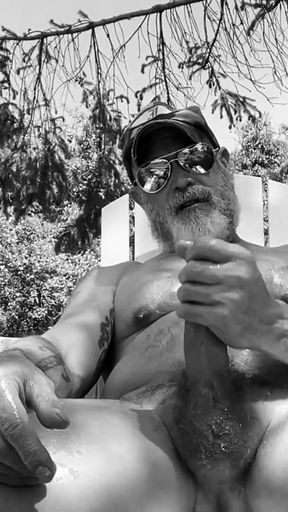 Hot Outdoor B&w Bate