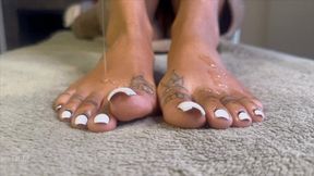 “Pink Hair Goddess Za Oily Toes”