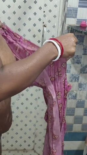 Hot village lady boobs show with bath   Clip 1