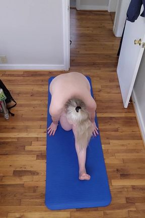 Hot MILF BBW Doing Naked Yoga!