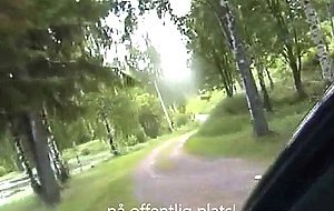 Svensk kvinna suger hane utomhus i Hedemora