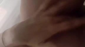 qui veut venir me prendre sous la douche j ai trop envie