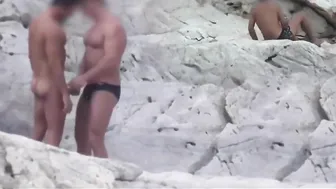 Amateur Hunk Gets Blowjob on Public Beach