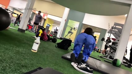 Amazing pawg working out