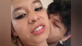 rico arrimo en el metro si me encuentras no dudes en acercarte