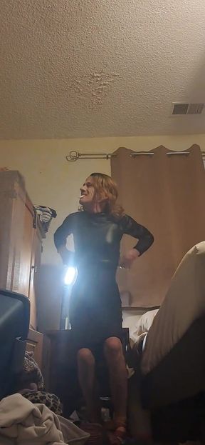 Hot Crossdresser Sets up