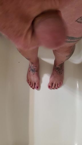 Karina jo cums on feet