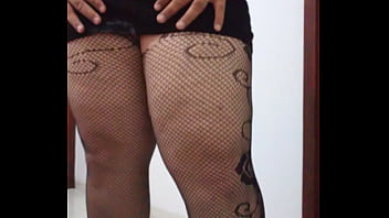 CDzinha gordinha adora usar salto alto