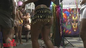samba suor e muito sexo no meio da galera no carnaval da putaria