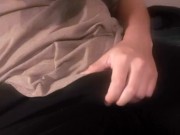 A DOS MANOS VERGA SUDADA Y PELUDA MUCHO SEMEN JOVEN SHORT DEPORTE / YOUNG BIG DICK CUM MOAN SPORT