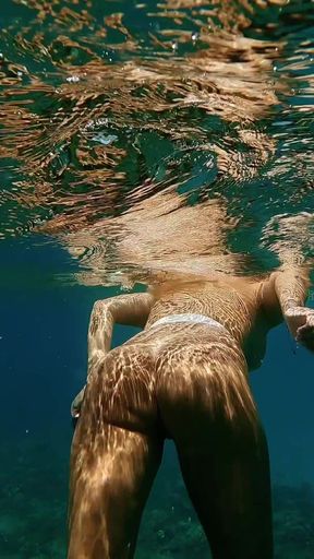 Big Ass Beauty Kayci Kaylani Nude Underwater Diving and Masturbation