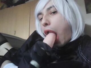 Wench 2B swallows a vibrator, what delicate lips this amateur has...