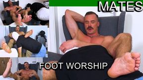 Barefoot muscle guy Mates foot worship